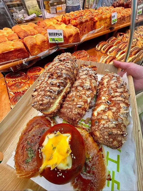 梦见面包店挑选面包_1