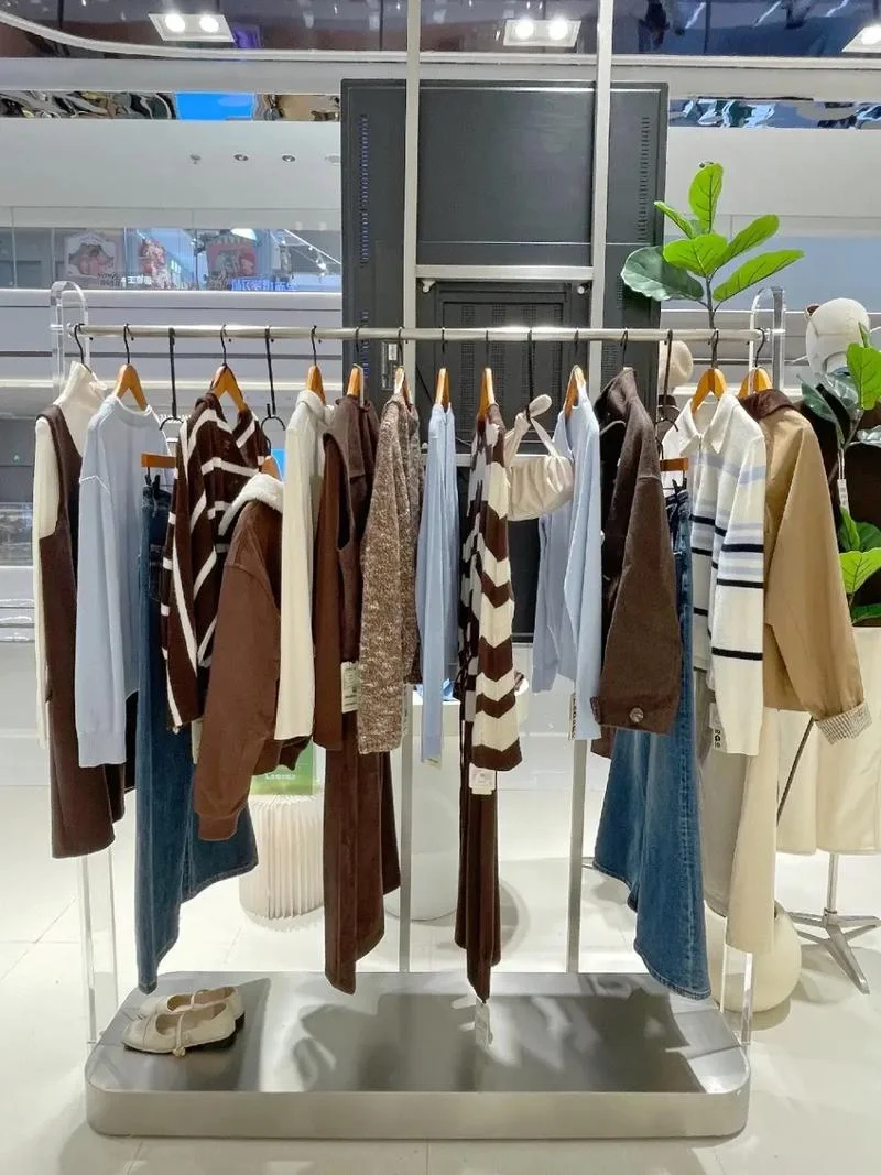 不知道买什么衣服好_1