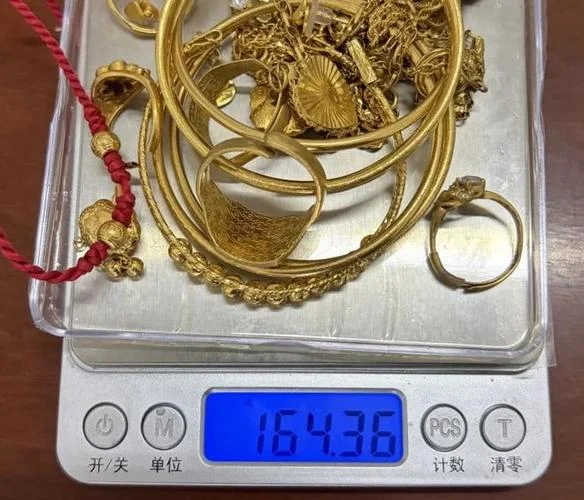 梦见家中首饰被盗_2