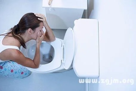 梦见想呕吐_2