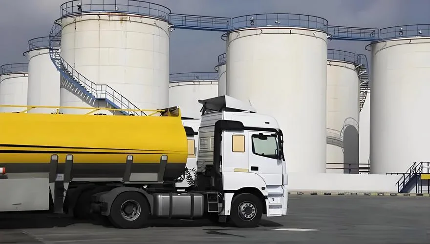 梦见拉油的油罐车_1