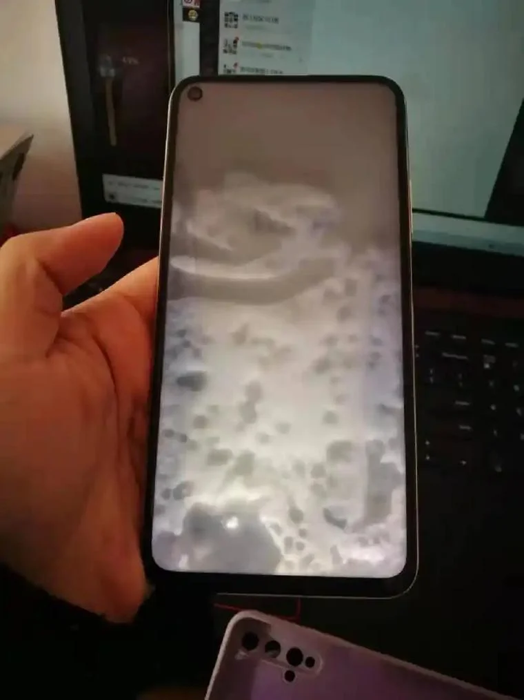 梦见自己手机掉水里了_1