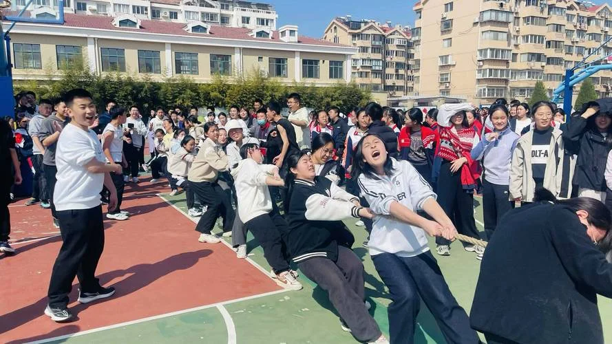 泰安东岳中学拔河比赛_2