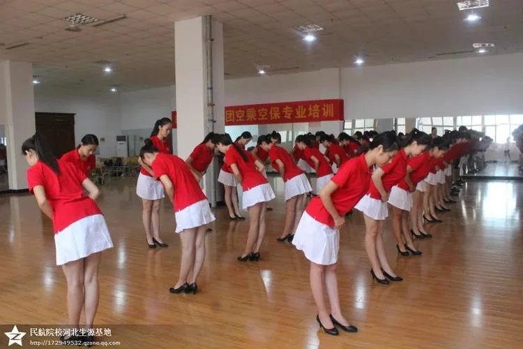 萍乡空乘艺考培训费用_2