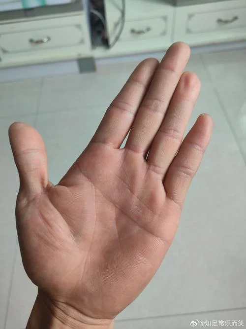 男人命苦的手相图片_1