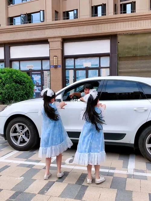 做梦梦到生两个女儿_2