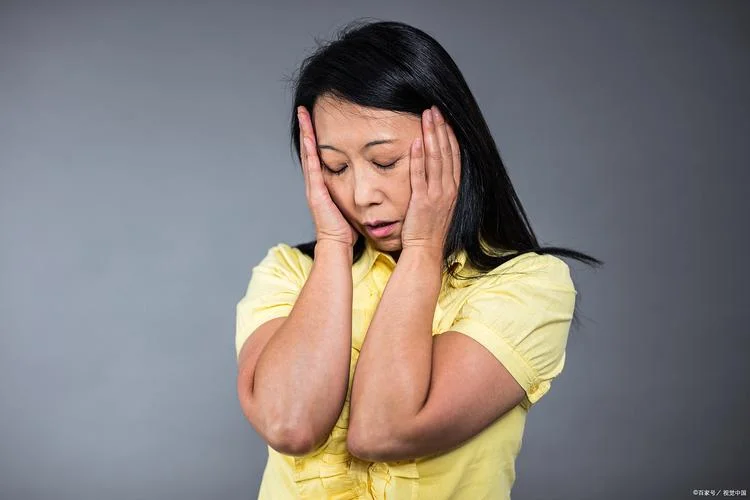 女人梦见娘家哥嫂分开_1
