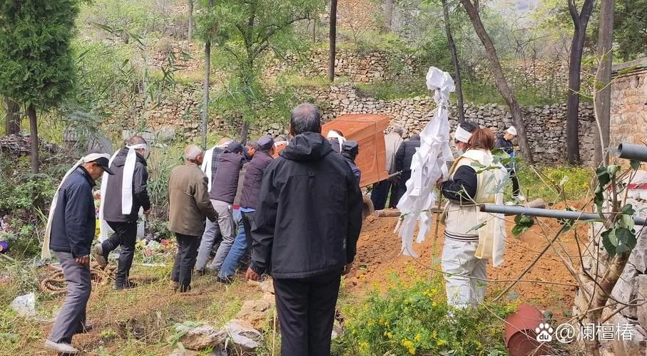 梦见骨灰下葬预示什么_2