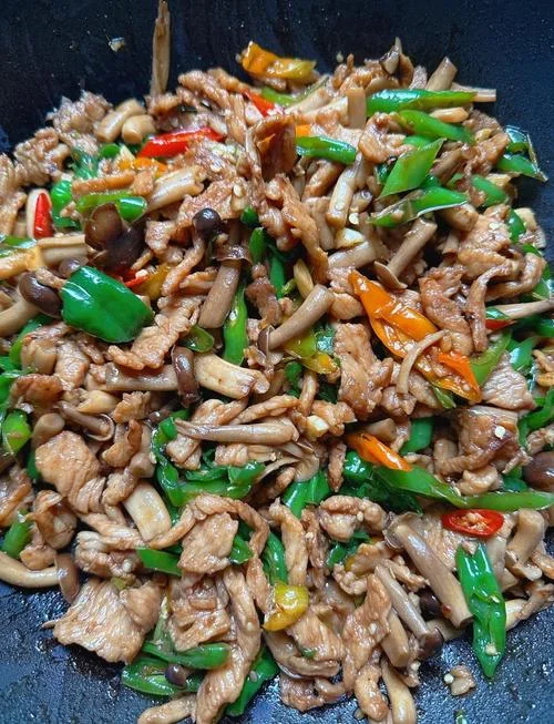 蘑菇炒肉怎么做法视频-蘑菇炒肉烹饪视频