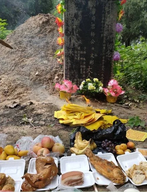 梦到死人在棺材里_1