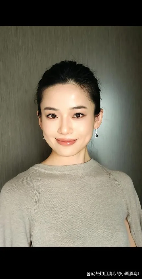 女性翘翘嘴的面相_1