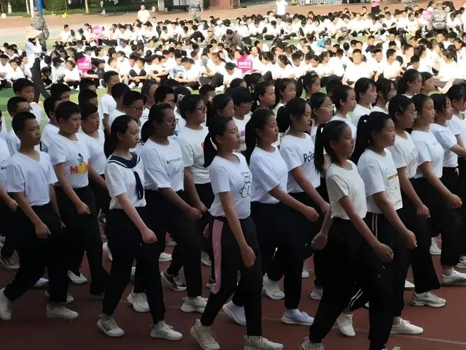 泰安东岳中学拔河比赛-泰安东岳中学拔河比赛