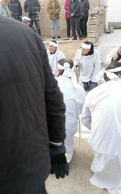 梦见跪拜亡人_2