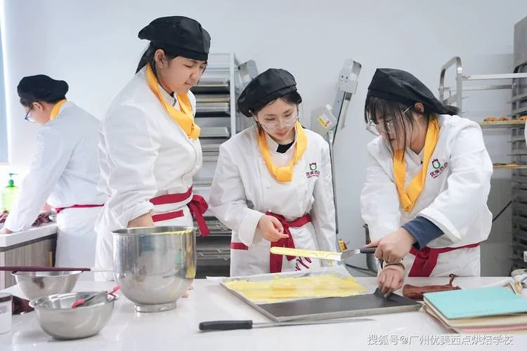 西式面点师证报考费用_1