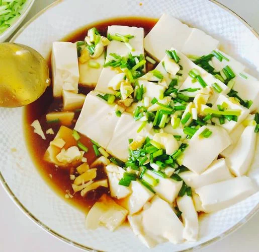 小葱拌豆腐的下一句-豆腐凉拌小葱