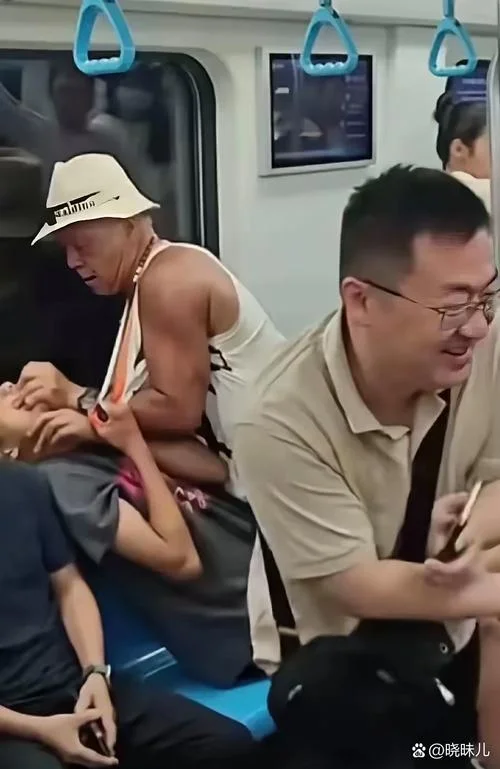 正襟危坐是什么意思解释-正襟危坐的含义