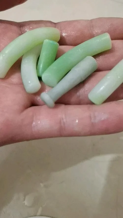 梦见自己的翡翠手镯断了_2