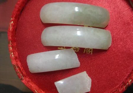 梦见买红色玉手链_2