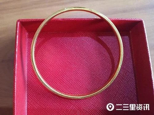 梦见金手镯被人换了_2