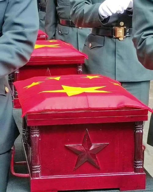 梦见人死了又看见棺材_2