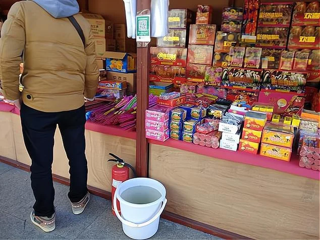 梦见找到店铺放鞭炮_2