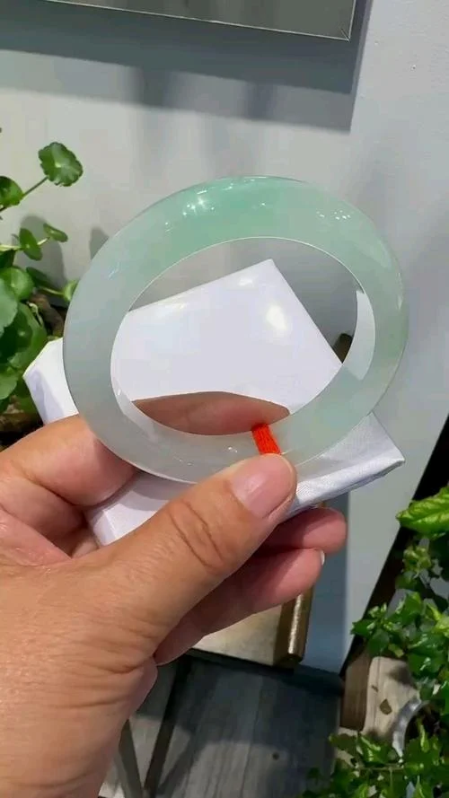 什么是糯种翡翠?_1