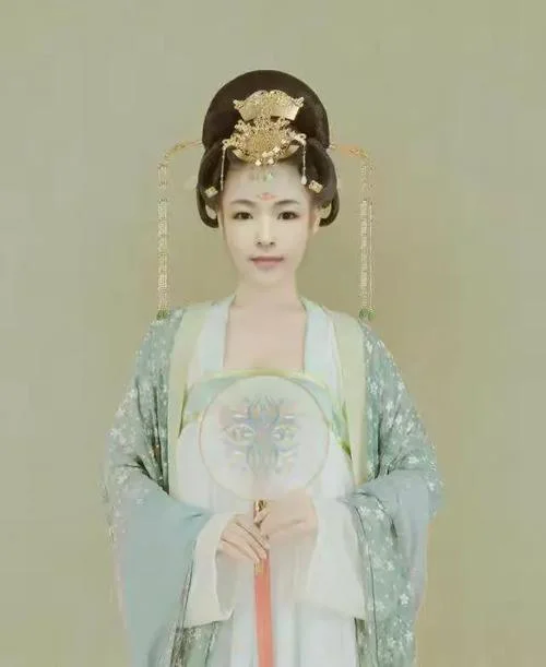 岁月蹁跹人知否何出处_2
