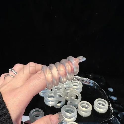 玉髓戒指素圈寓意文案_1