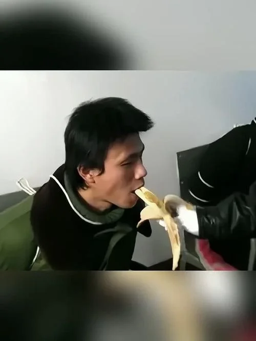 年轻人梦见吃香蕉_2