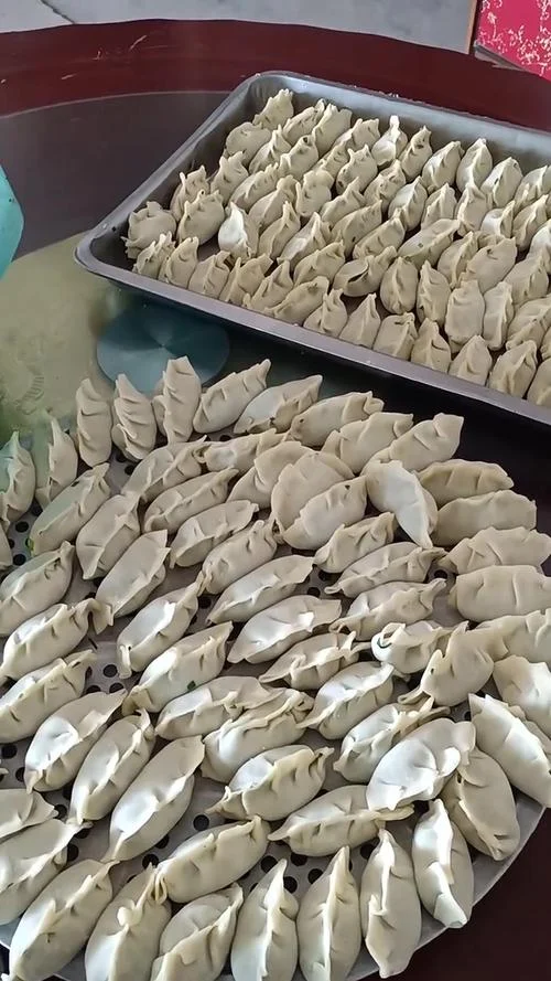 梦见好多人吃饺子_1