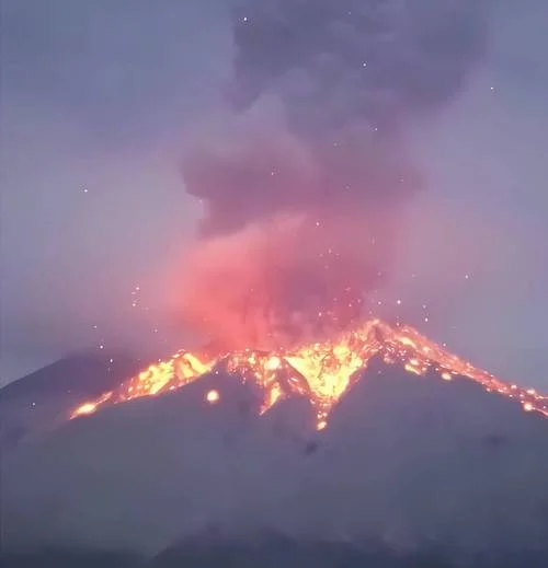 梦见龙卷风和火山爆发_1