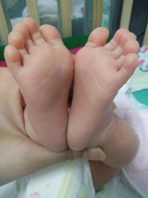 做梦梦到小女孩叫妈妈_1