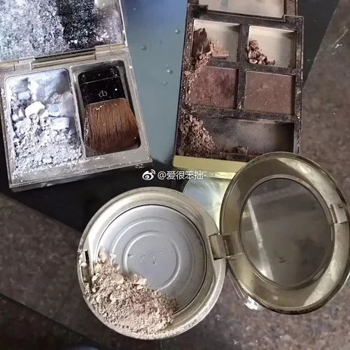 做梦化妆品都被打碎了_1
