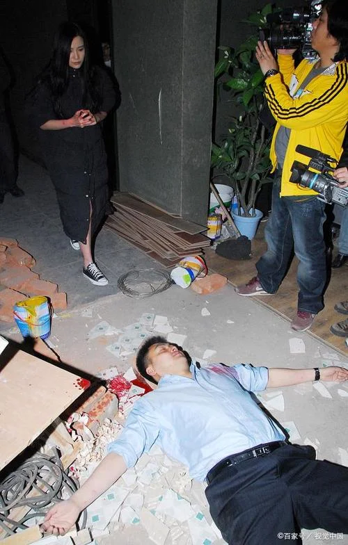 梦见打架人死亡_1