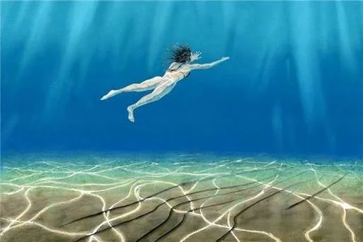 梦见自己洗澡周围全是人_2