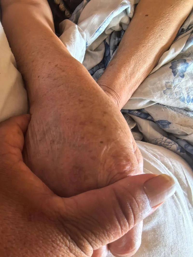 梦见妈妈过世我哭醒_1