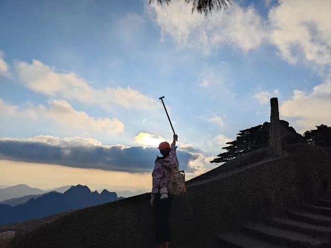 梦见自己爬山爬到山顶_1