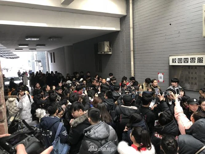 吴磊现身北电艺考现场-吴磊现身北电艺考