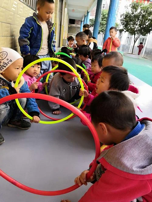 梦见幼儿园里小朋友多-梦幼儿园孩童多