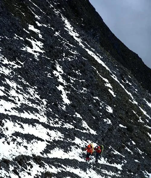 梦见登山下山_2
