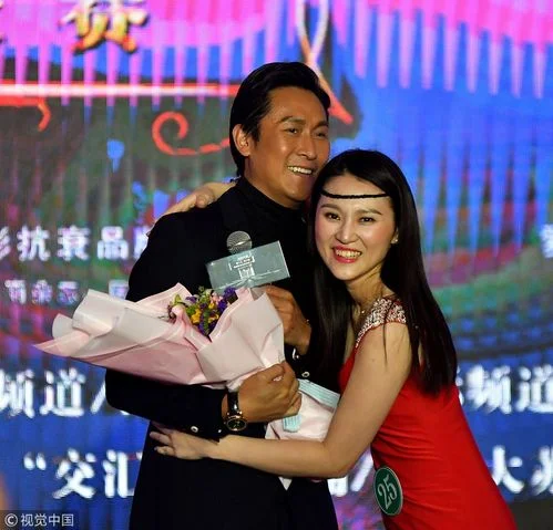 梦见美女投怀送抱是什么意思_2