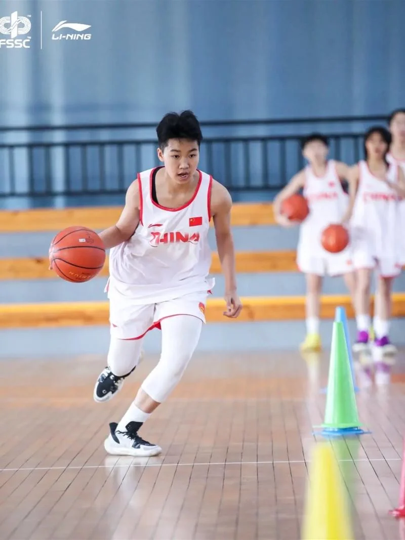 中山华侨中学篮球视频_1