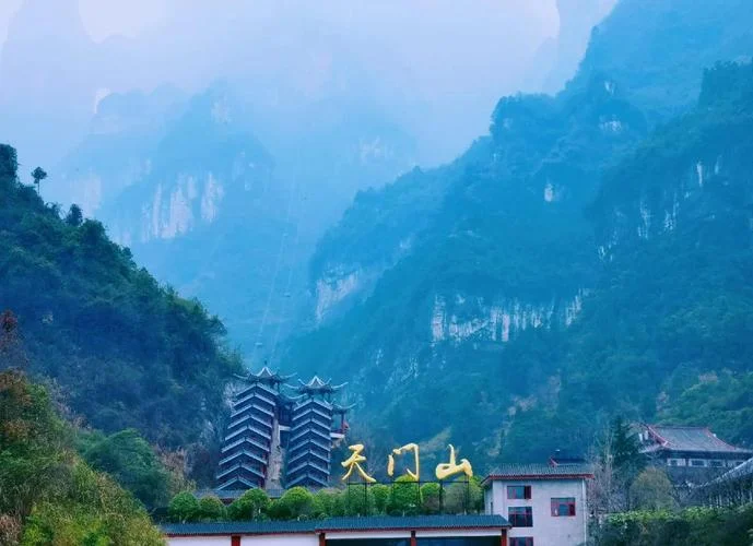 国家森林公园和天门山哪个好玩-国家森林公园与天门山选哪