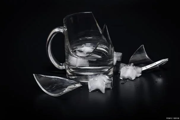 梦见打碎玻璃杯_2