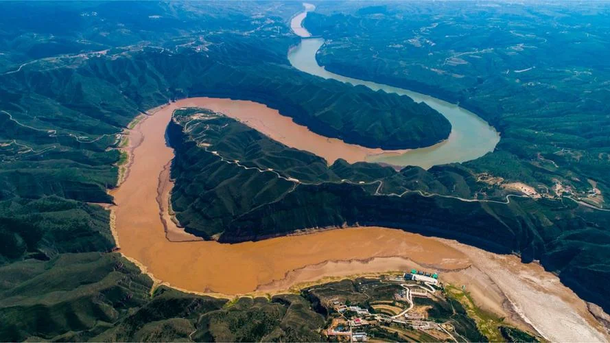 梦见大河大水是什么预兆_2