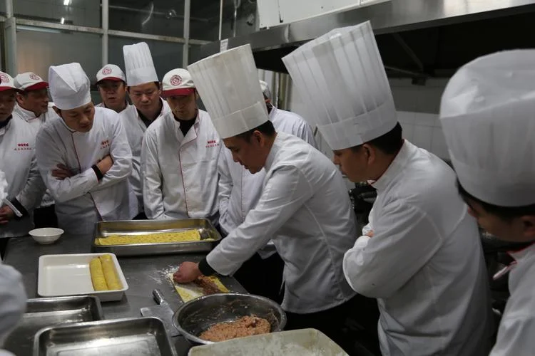 哪里学餐饮培训好_1