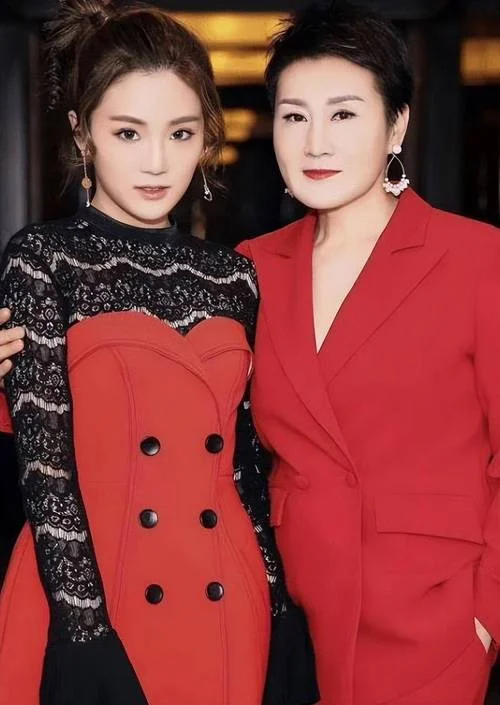 张凯丽老公叫什么_1