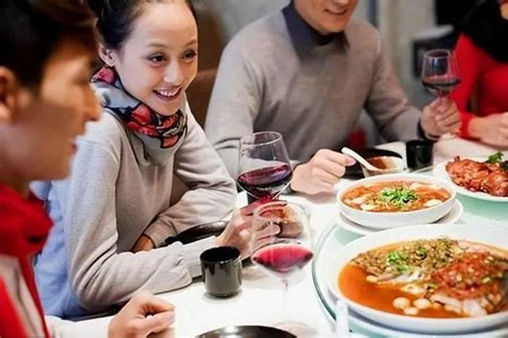 梦见家里来亲戚吃饭_1