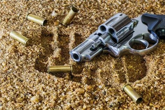 梦见被枪打中但没死_2