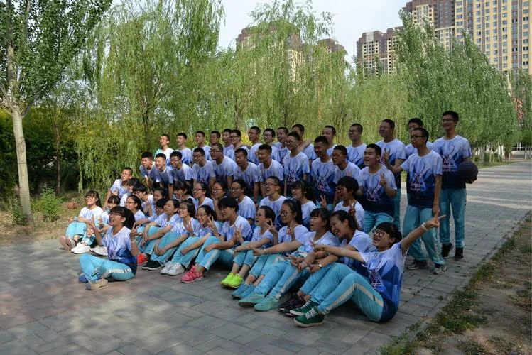 呼市秋实中学学生坠楼_2